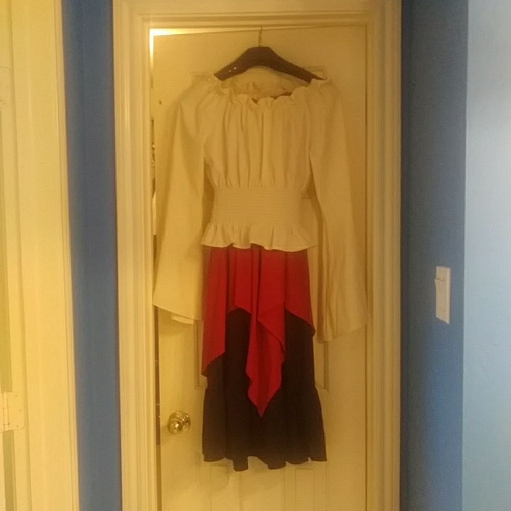 Blouse and skirt set
